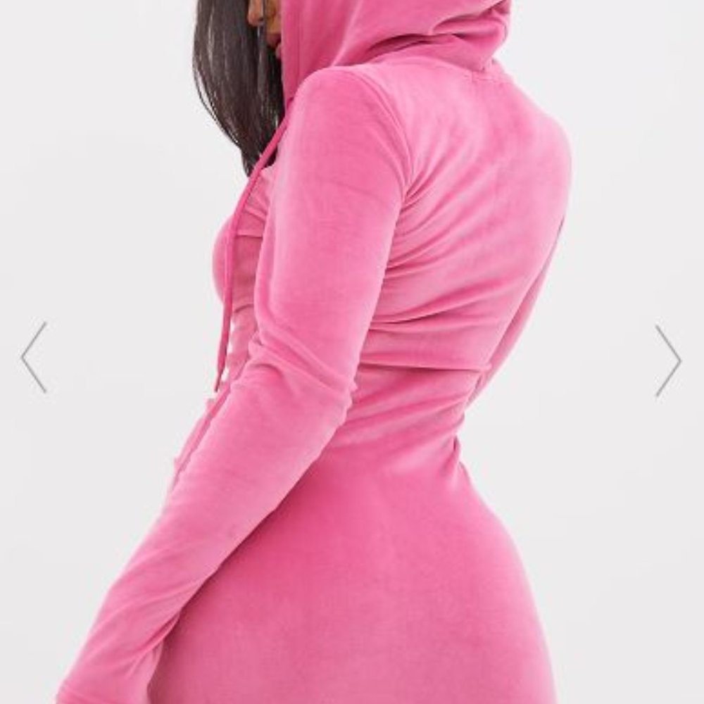 PRETTYLITTLETHING HOT PINK VELOUR ZIP THROUGH HOODED BODYCON DRESS - Picture 2 of 5